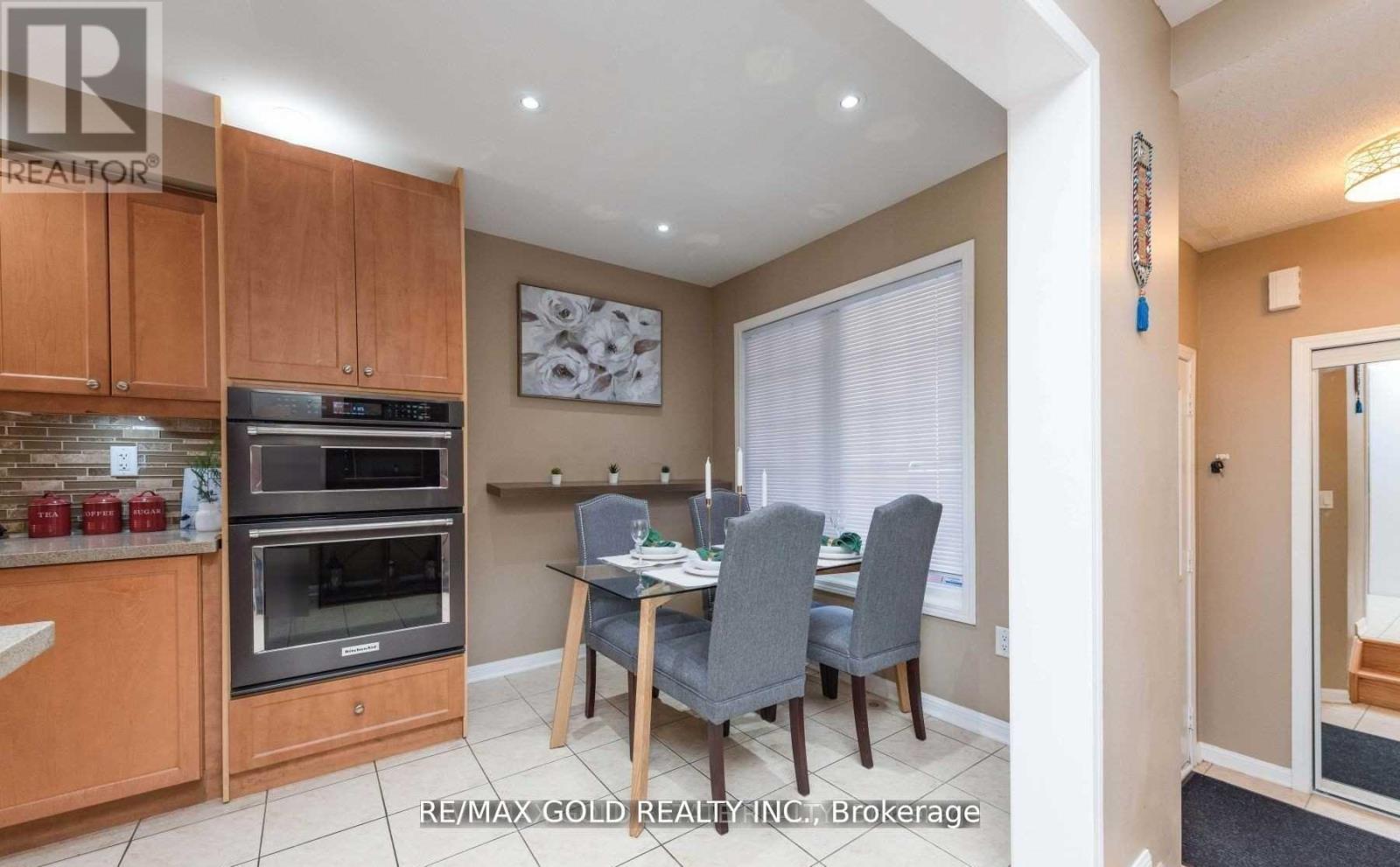 812 Herman Way, Milton, Ontario  L9T 2C9 - Photo 4 - W12479496