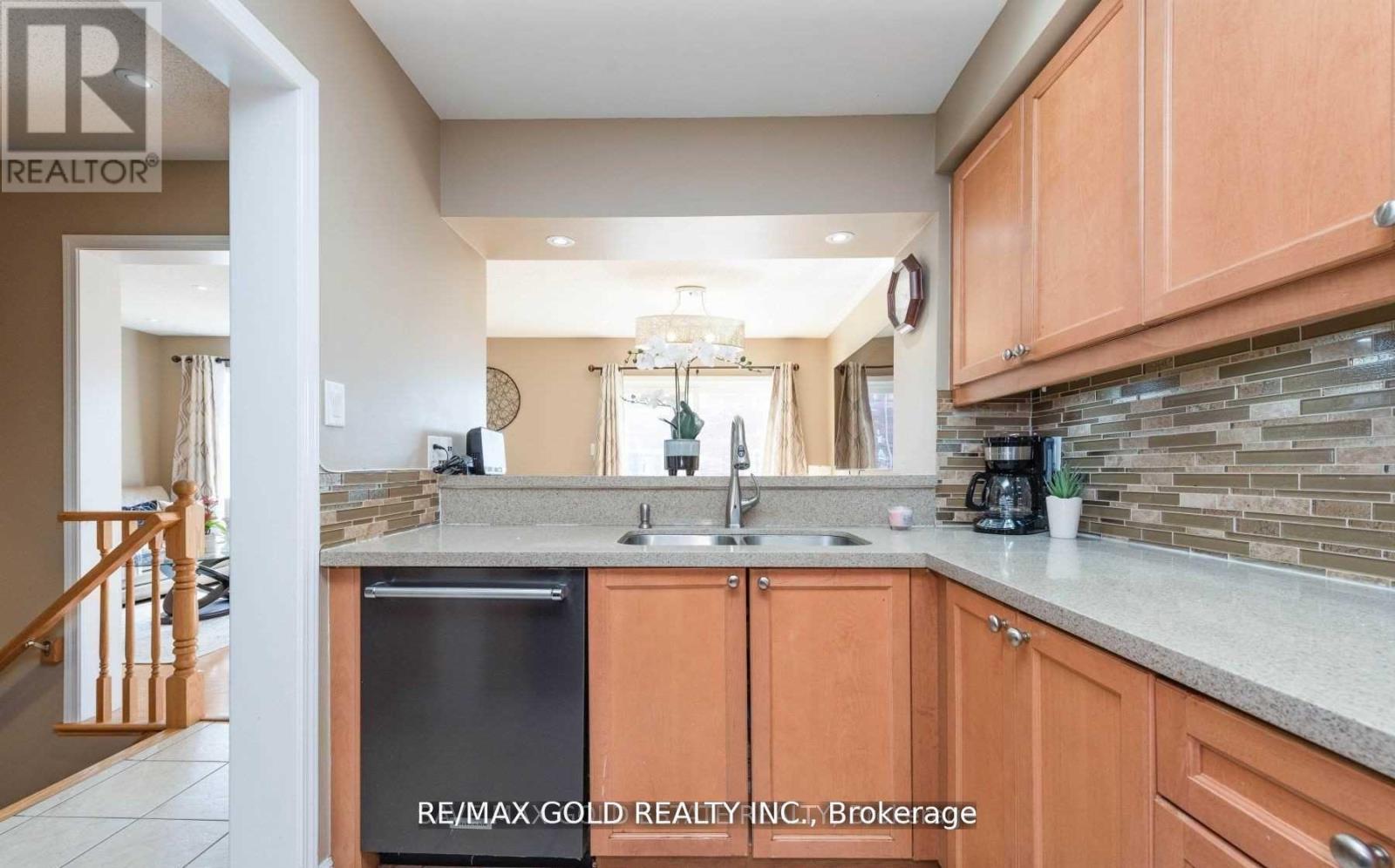 812 Herman Way, Milton, Ontario  L9T 2C9 - Photo 3 - W12479496