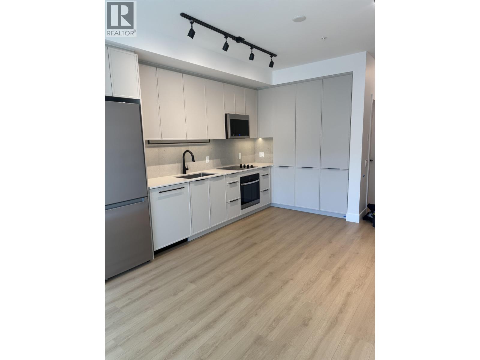 404 3075 Murray Street, Port Moody, British Columbia  V3H 2C5 - Photo 2 - R3061615