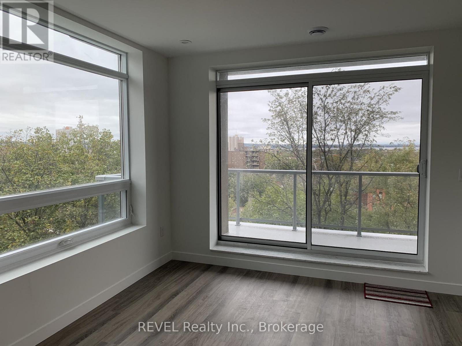 407 - 479 Charlton Avenue E, Hamilton (Stinson), Ontario  L8N 0B4 - Photo 4 - X12480225