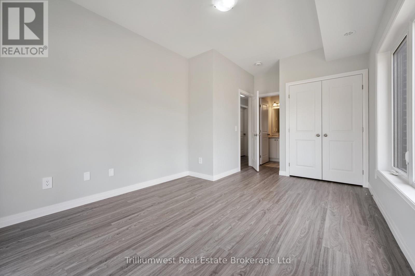 34 - 10 South Creek Drive, Kitchener, Ontario  N2R 1N3 - Photo 12 - X12480198