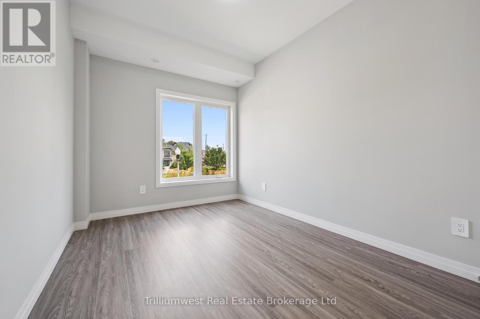 34 - 10 South Creek Drive, Kitchener, Ontario  N2R 1N3 - Photo 14 - X12480198