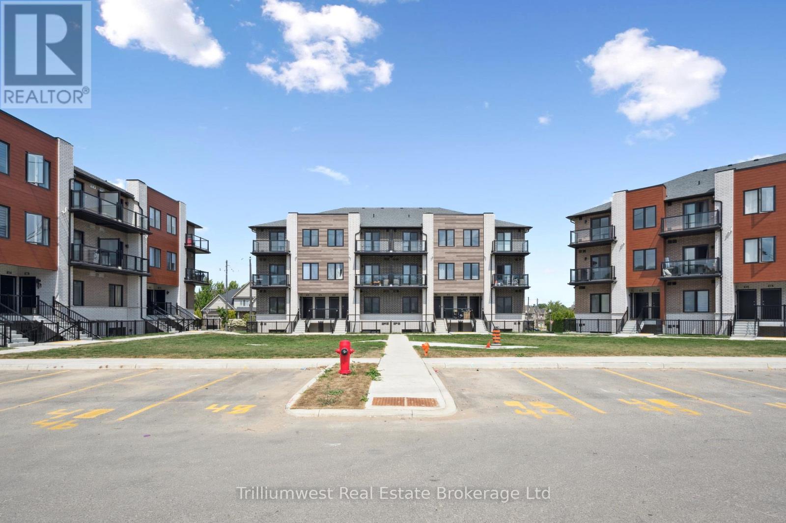 34 - 10 South Creek Drive, Kitchener, Ontario  N2R 1N3 - Photo 2 - X12480198