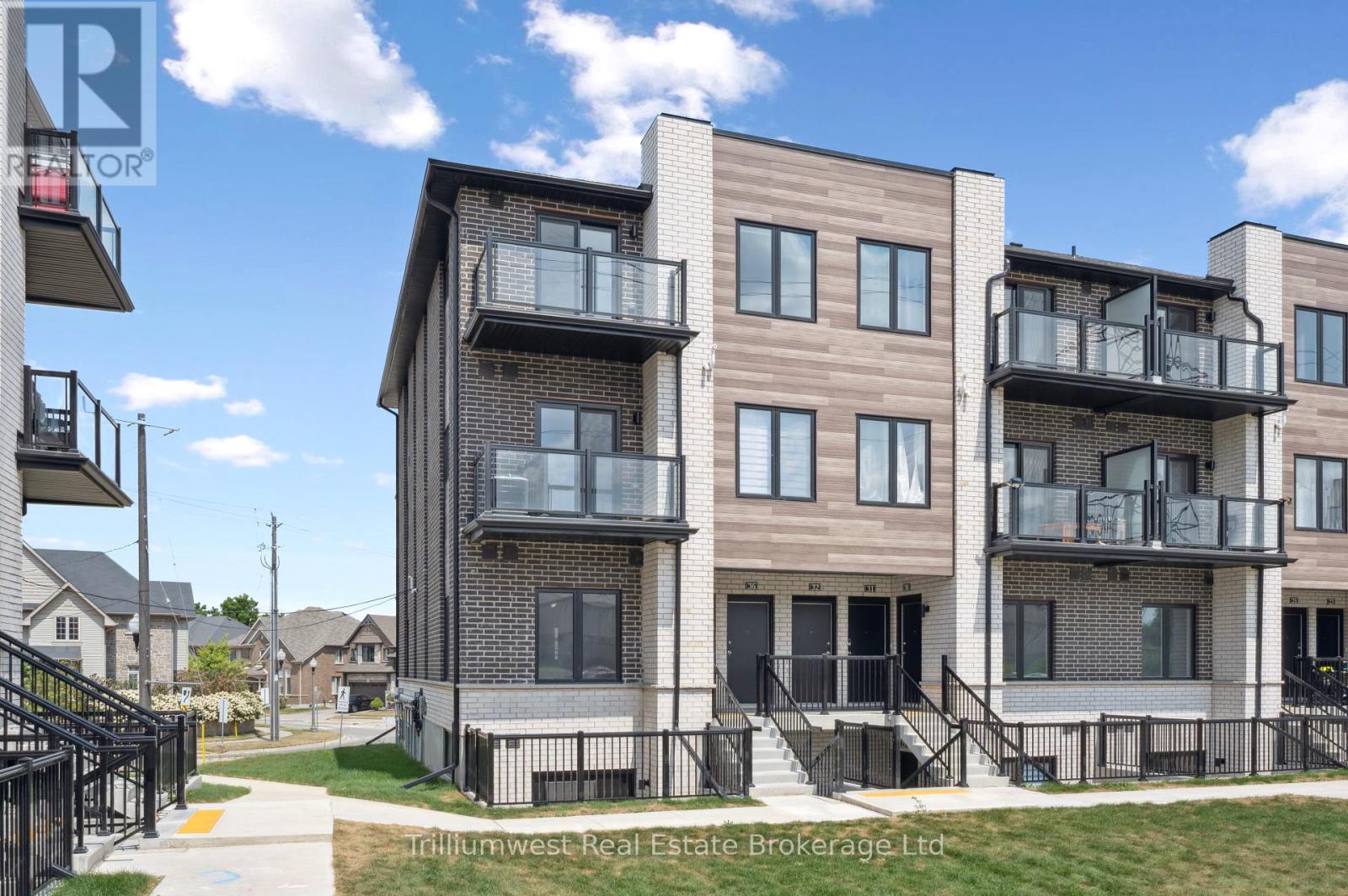 34 - 10 South Creek Drive, Kitchener, Ontario  N2R 1N3 - Photo 4 - X12480198