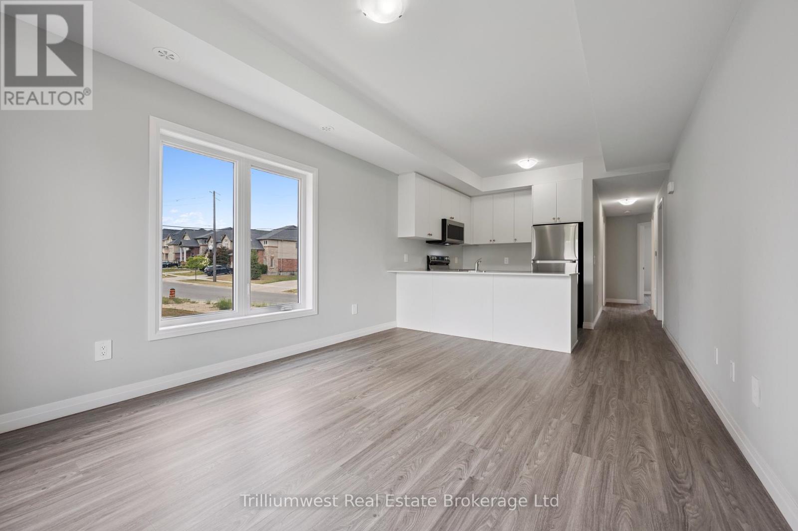 34 - 10 South Creek Drive, Kitchener, Ontario  N2R 1N3 - Photo 7 - X12480198