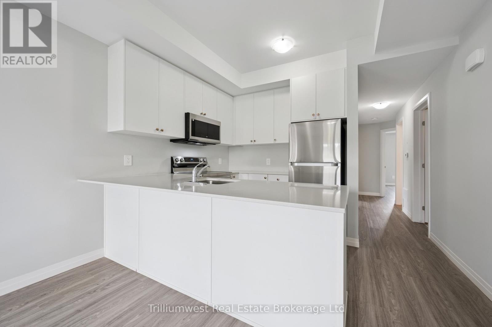 34 - 10 South Creek Drive, Kitchener, Ontario  N2R 1N3 - Photo 8 - X12480198