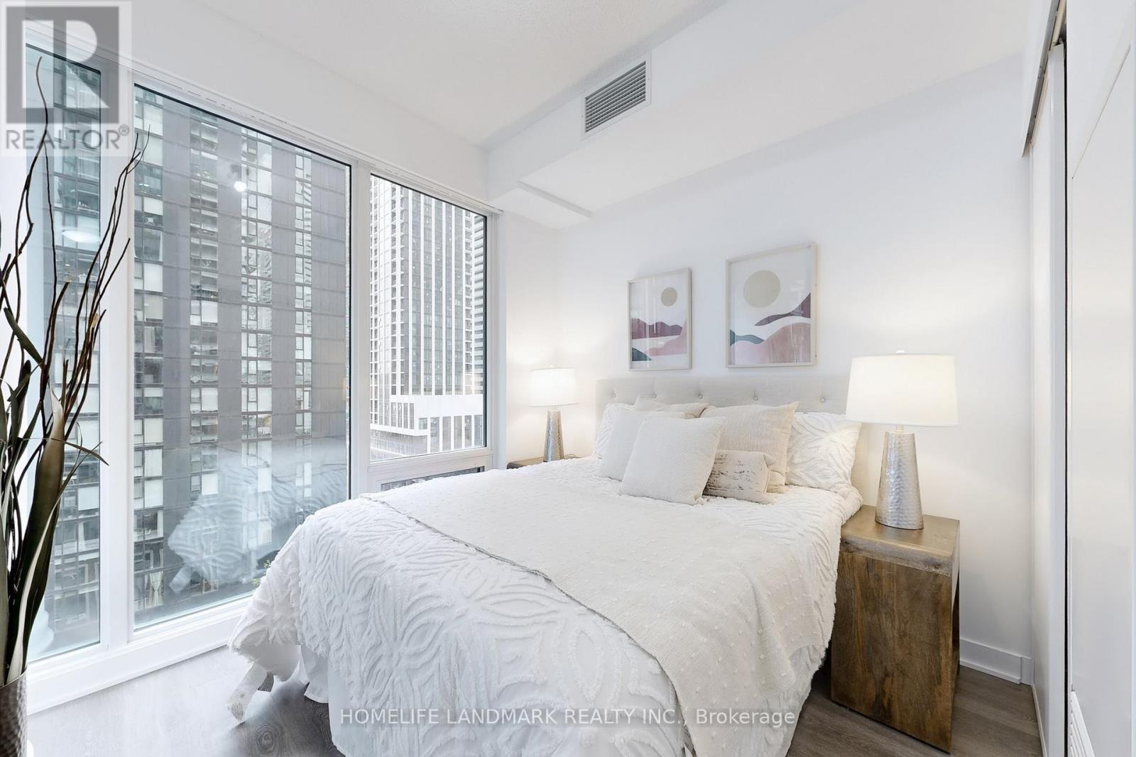 1602 - 125 Blue Jays Way, Toronto (Waterfront Communities), Ontario  M5V 0N5 - Photo 15 - C12480019