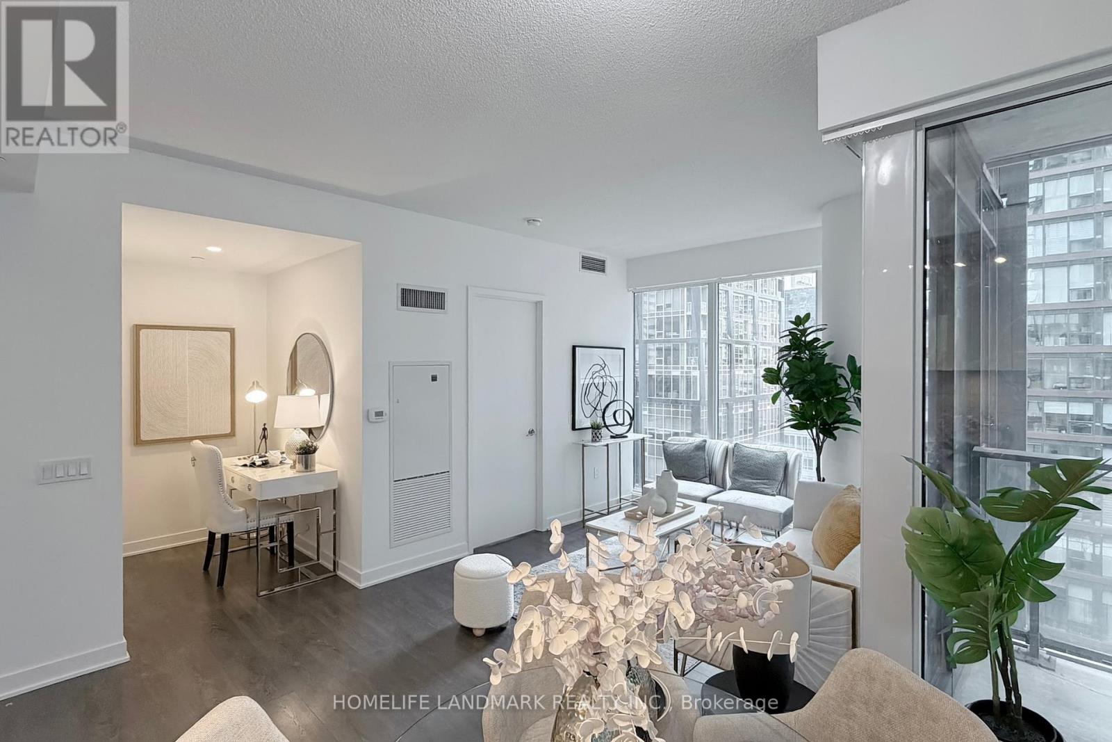 1602 - 125 Blue Jays Way, Toronto (Waterfront Communities), Ontario  M5V 0N5 - Photo 8 - C12480019