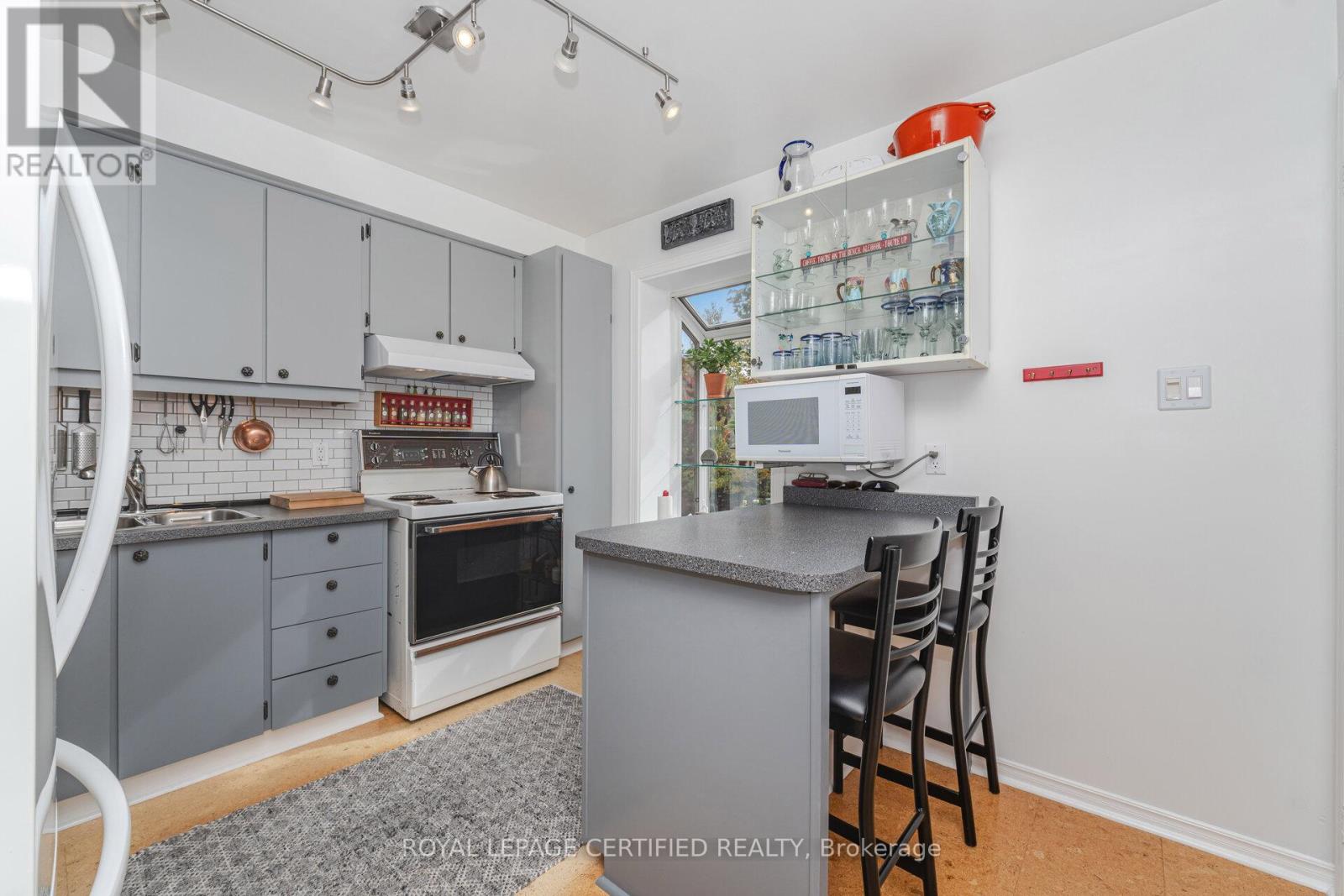 11 Longboat Avenue, Toronto, Ontario  M5A 4C9 - Photo 13 - C12480044