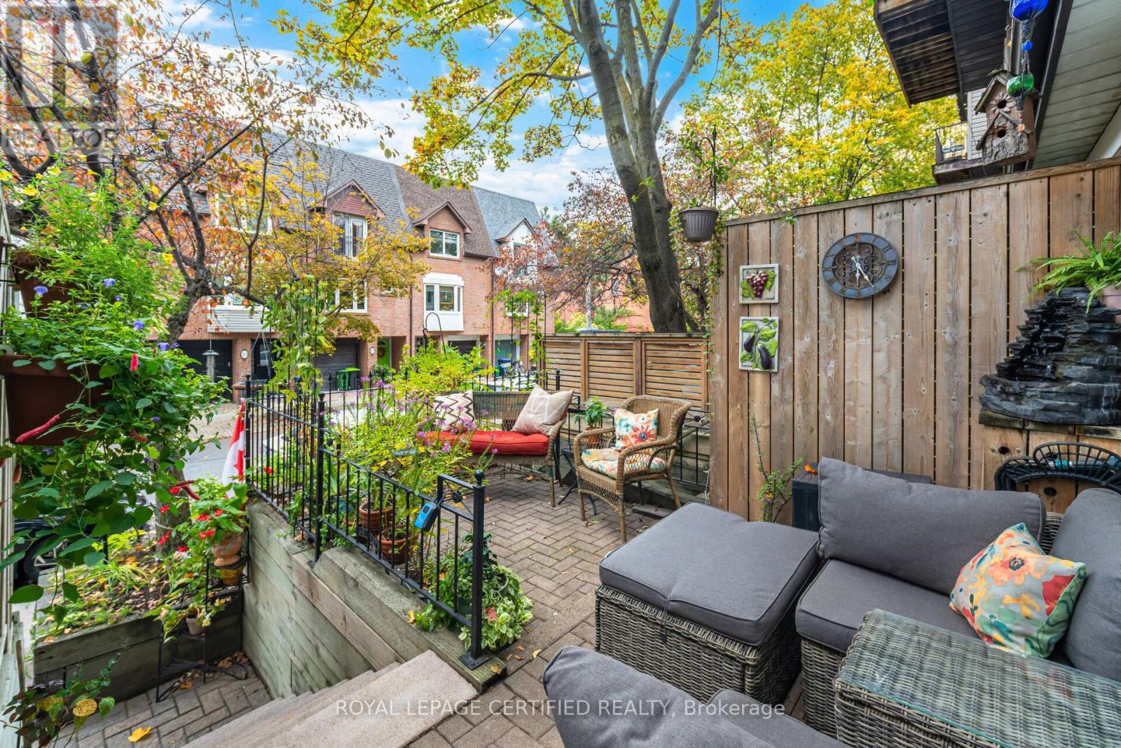 11 Longboat Avenue, Toronto, Ontario  M5A 4C9 - Photo 2 - C12480044