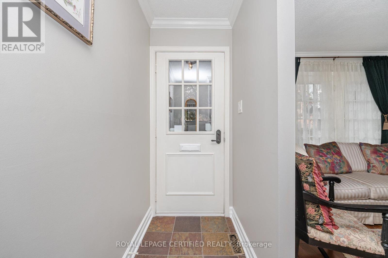 11 Longboat Avenue, Toronto, Ontario  M5A 4C9 - Photo 5 - C12480044