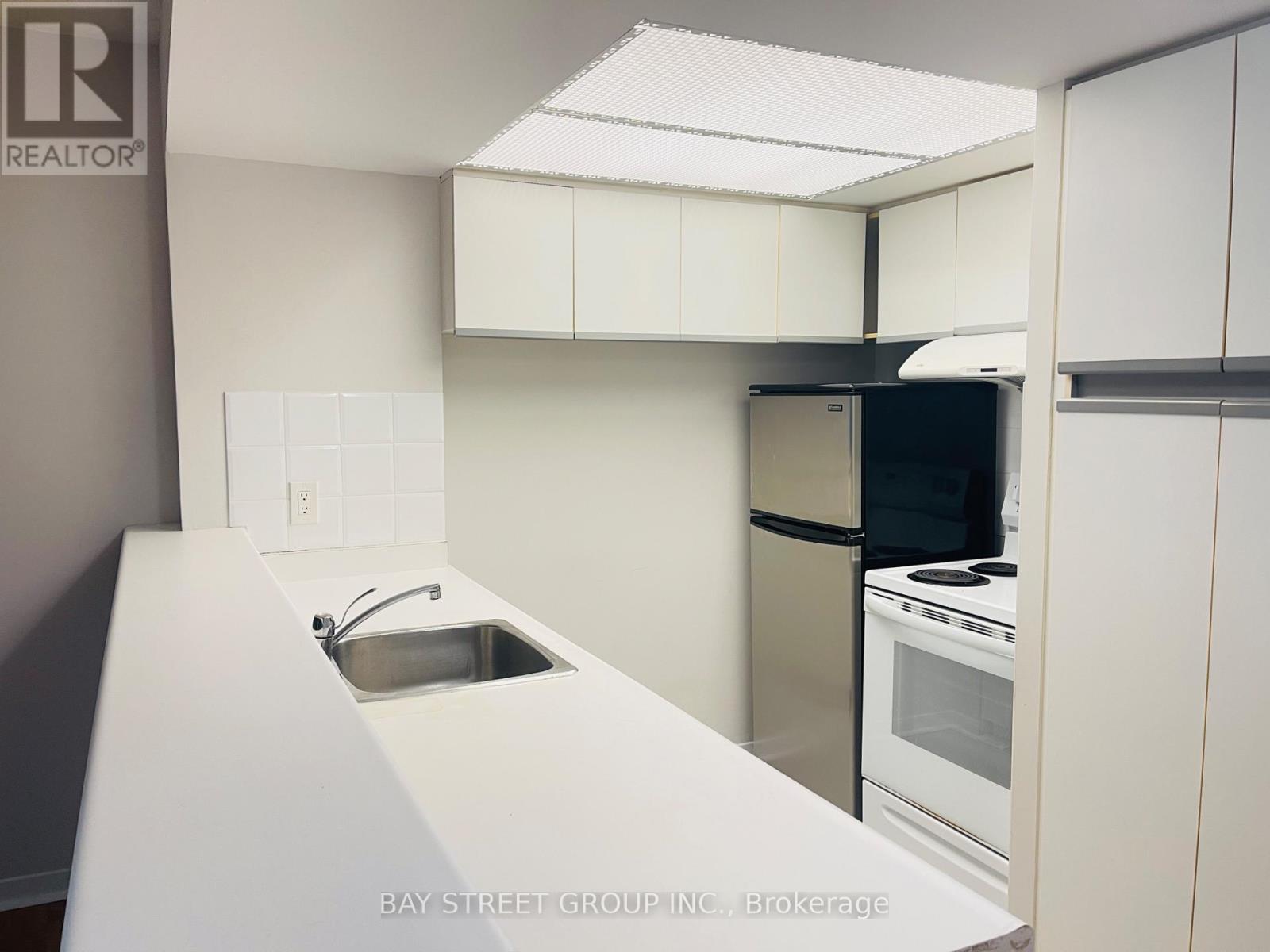 2213 - 1001 Bay Street, Toronto, Ontario  M5S 3A6 - Photo 4 - C12480050