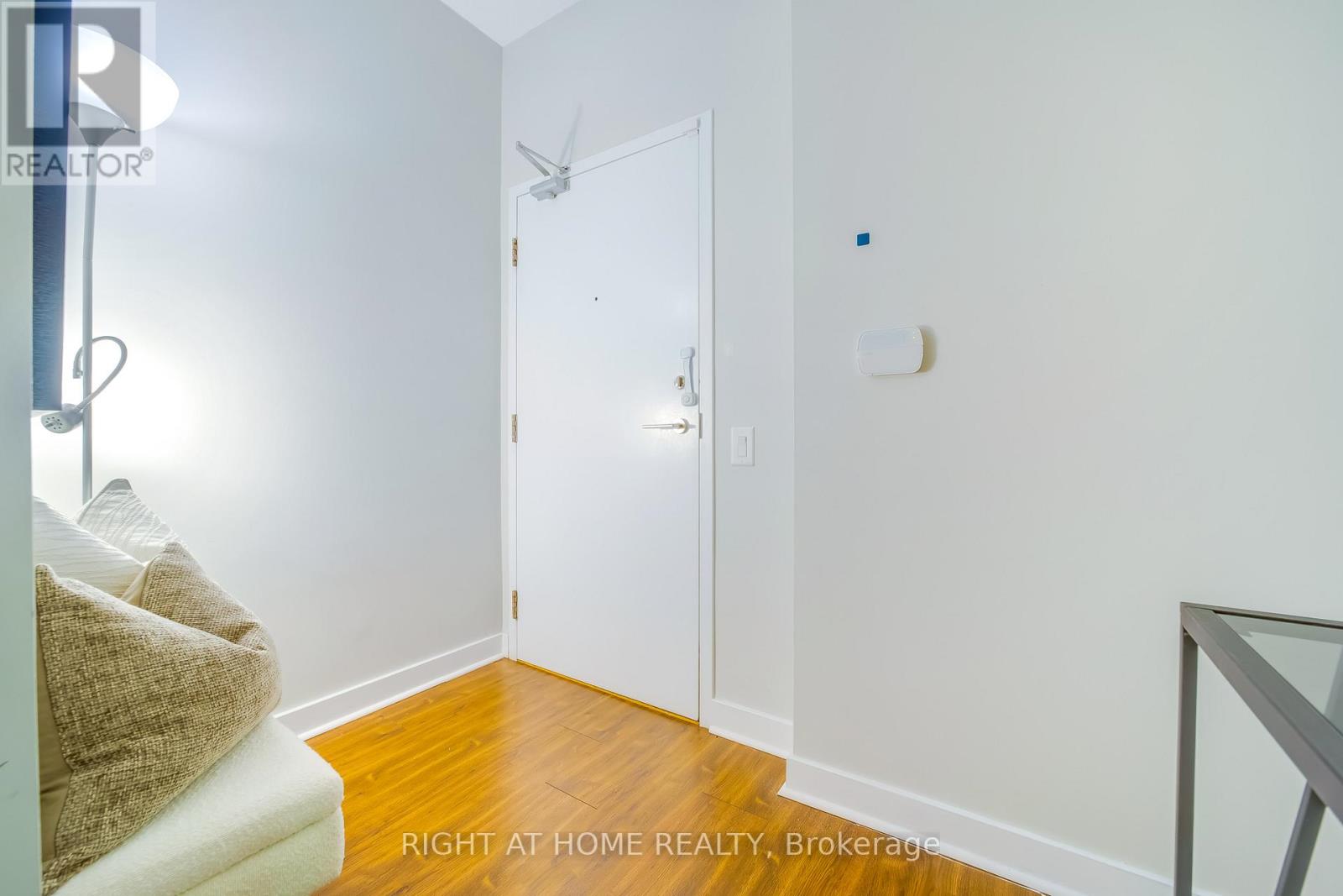2902 - 33 Singer Court, Toronto, Ontario  M2K 0B4 - Photo 2 - C12480066