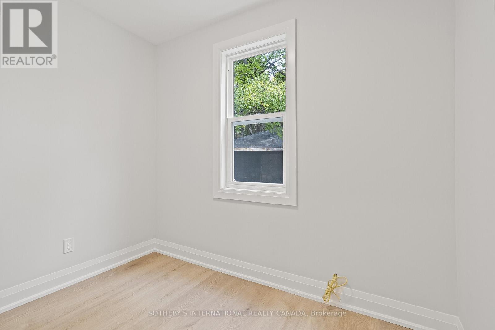 Main - 30 Strathgowan Avenue, Toronto, Ontario  M4N 1B9 - Photo 9 - C12480104
