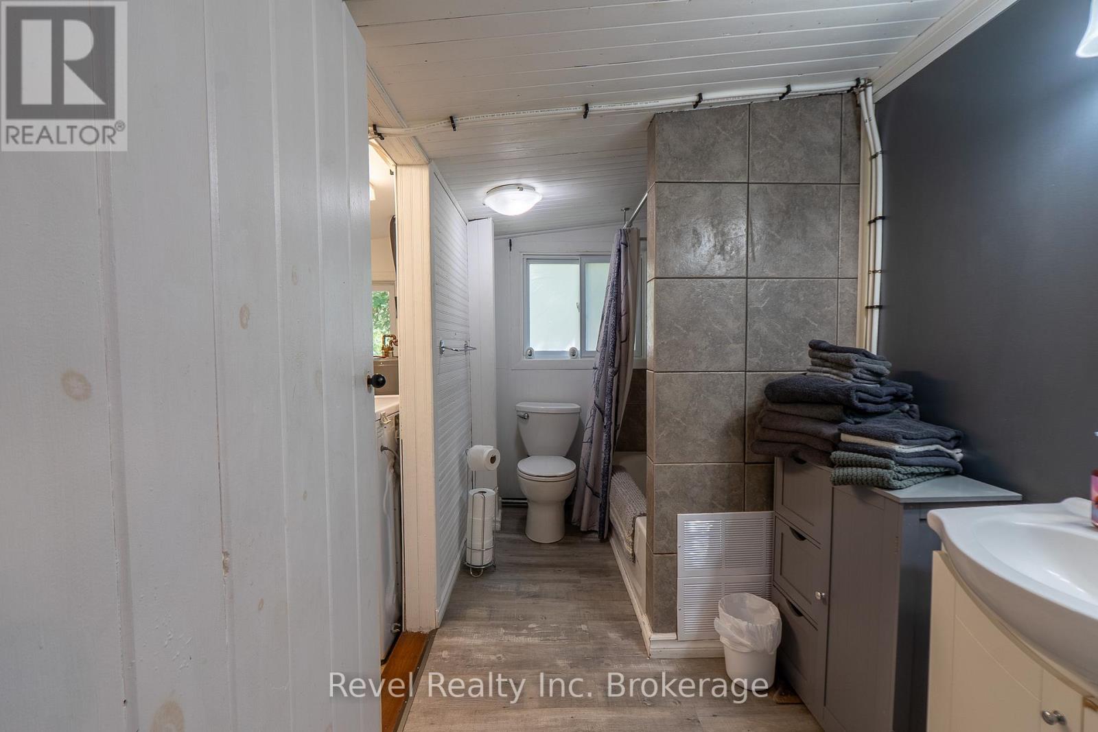 14 Mowat Crescent, North Bay, Ontario  P1A 1R5 - Photo 6 - X12480248