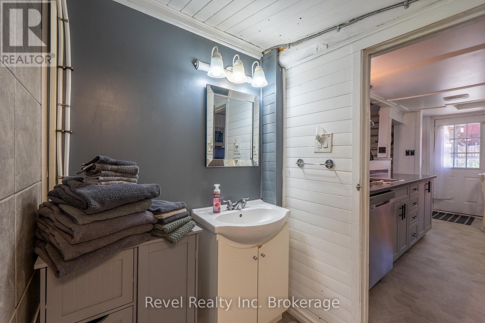 14 Mowat Crescent, North Bay, Ontario  P1A 1R5 - Photo 8 - X12480248