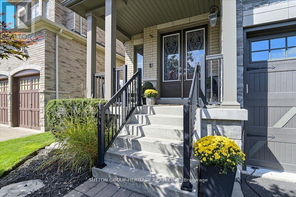 22 Glengowan Street, Whitby, Ontario  L1R 0K9 - Photo 4 - E12480060
