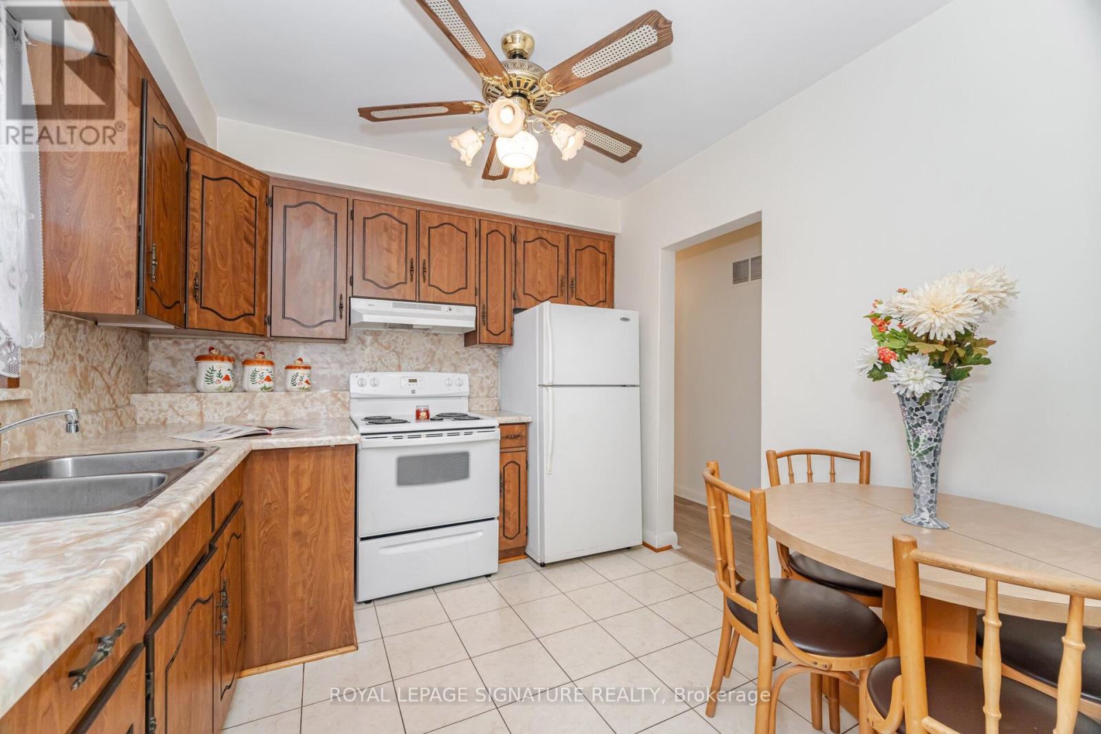 25 Marta Avenue, Toronto, Ontario  M1K 1V6 - Photo 16 - E12480092