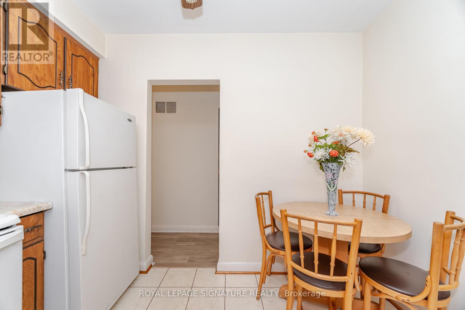 25 Marta Avenue, Toronto, Ontario  M1K 1V6 - Photo 18 - E12480092