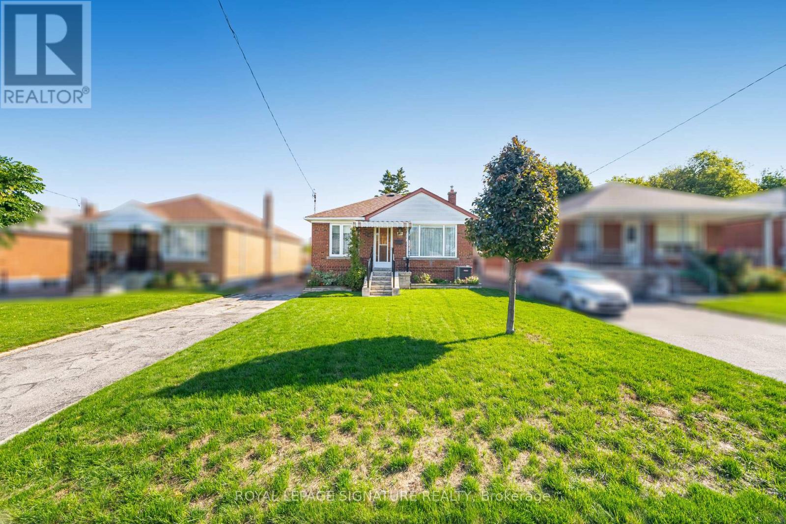 25 Marta Avenue, Toronto, Ontario  M1K 1V6 - Photo 3 - E12480092