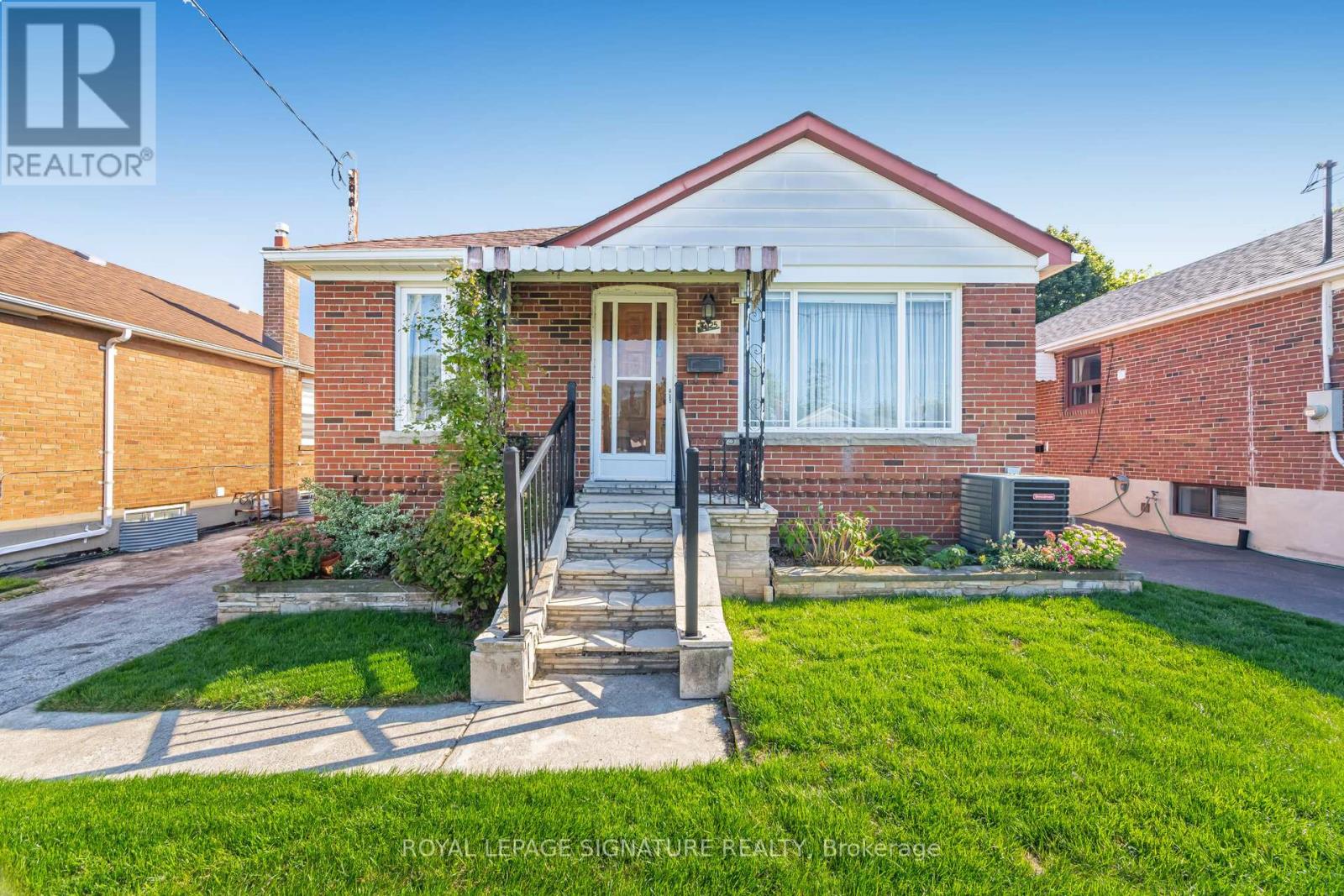 25 Marta Avenue, Toronto, Ontario  M1K 1V6 - Photo 7 - E12480092