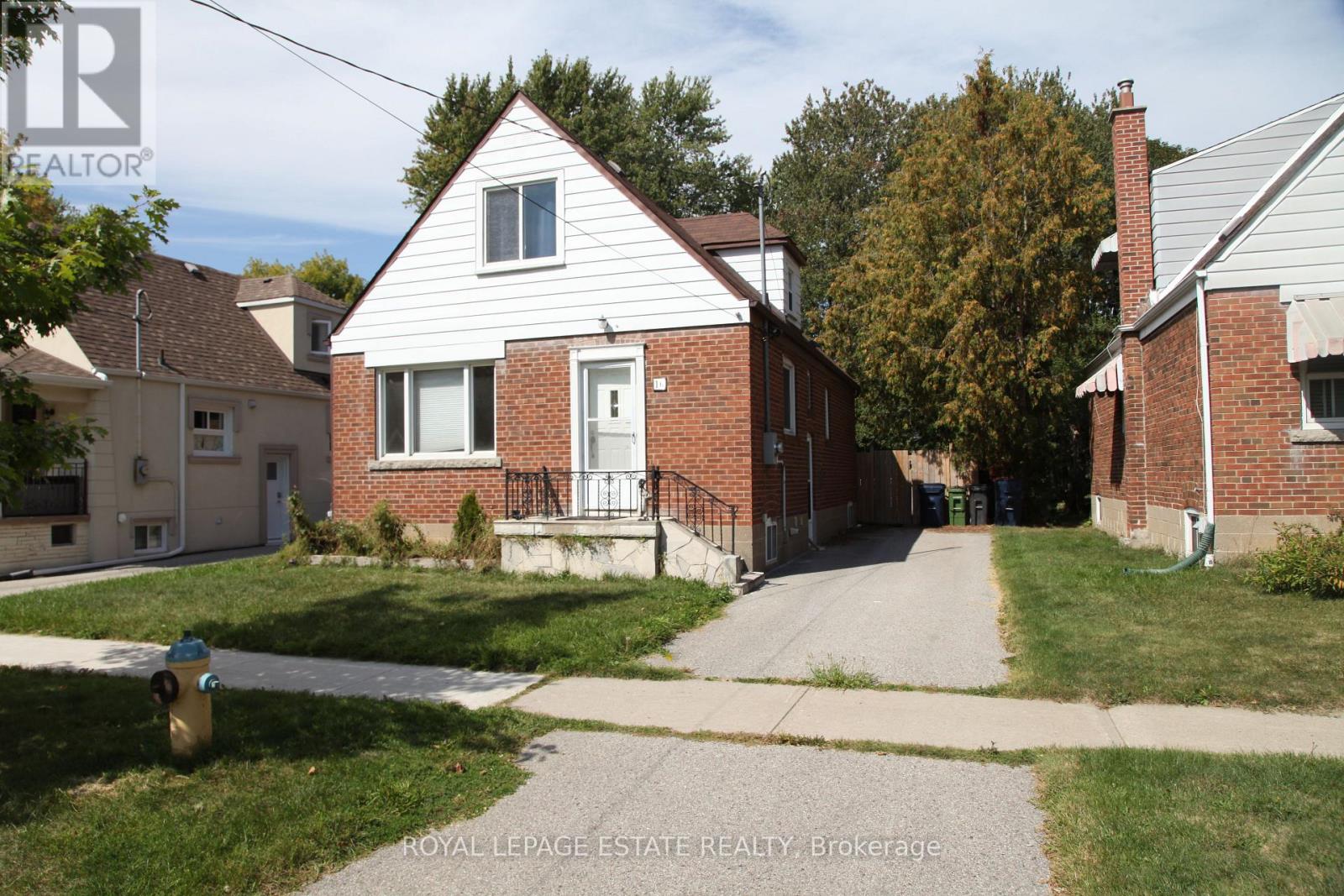 16 CLAIRLEA CRESCENT, Toronto, Ontario