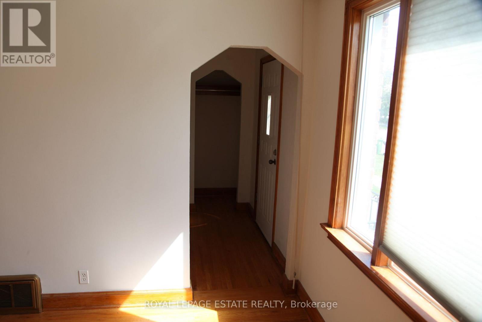 16 Clairlea Crescent, Toronto, Ontario  M1L 1Z5 - Photo 3 - E12480181