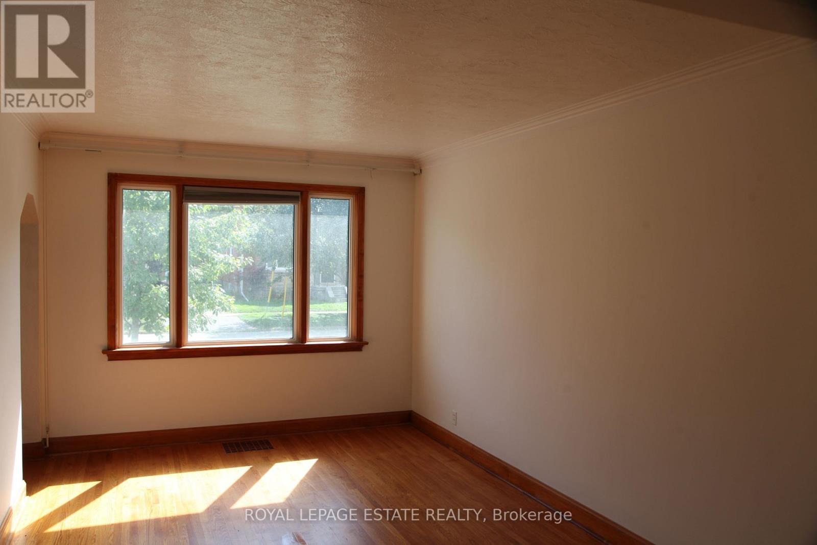 16 Clairlea Crescent, Toronto, Ontario  M1L 1Z5 - Photo 4 - E12480181