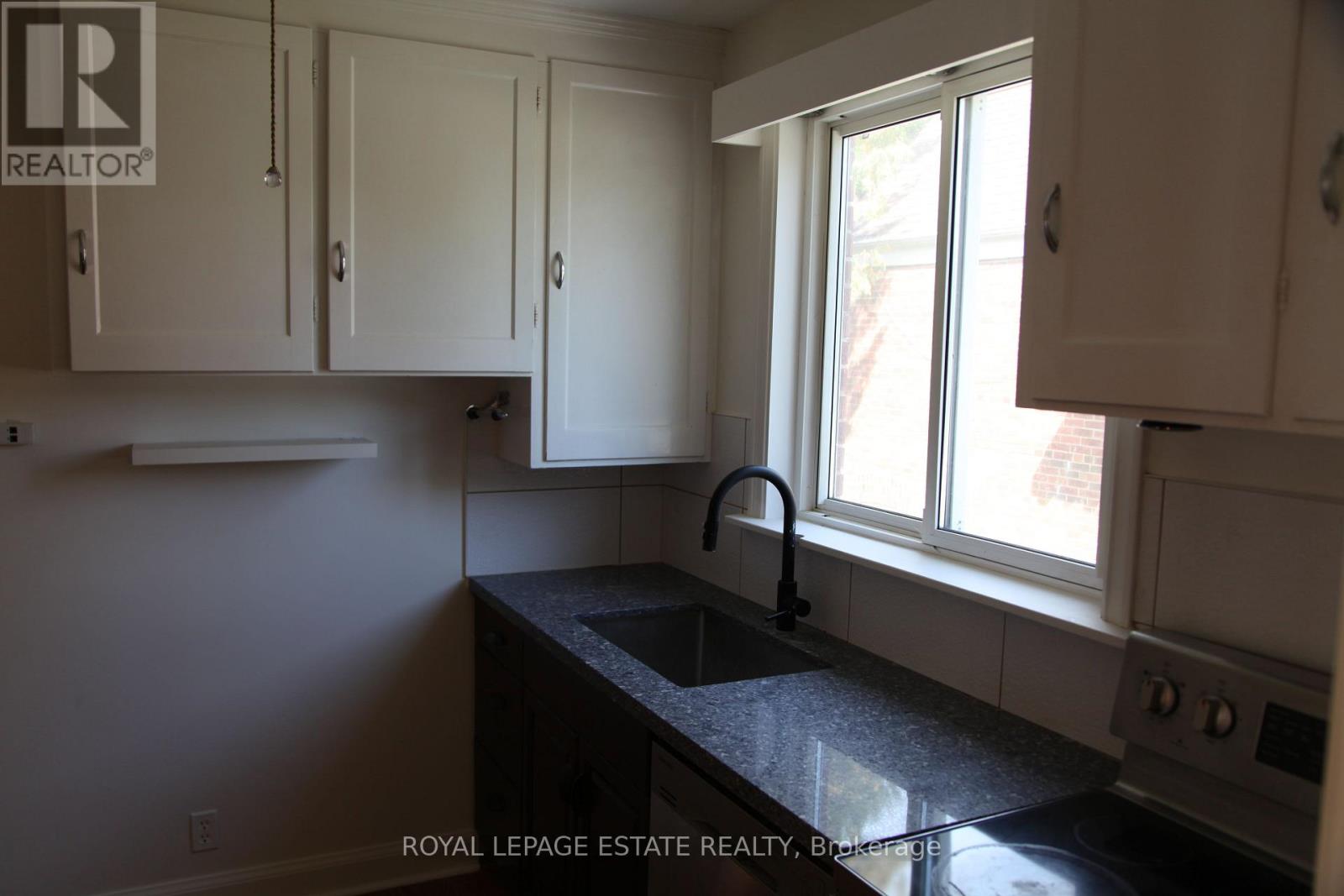 16 Clairlea Crescent, Toronto, Ontario  M1L 1Z5 - Photo 7 - E12480181