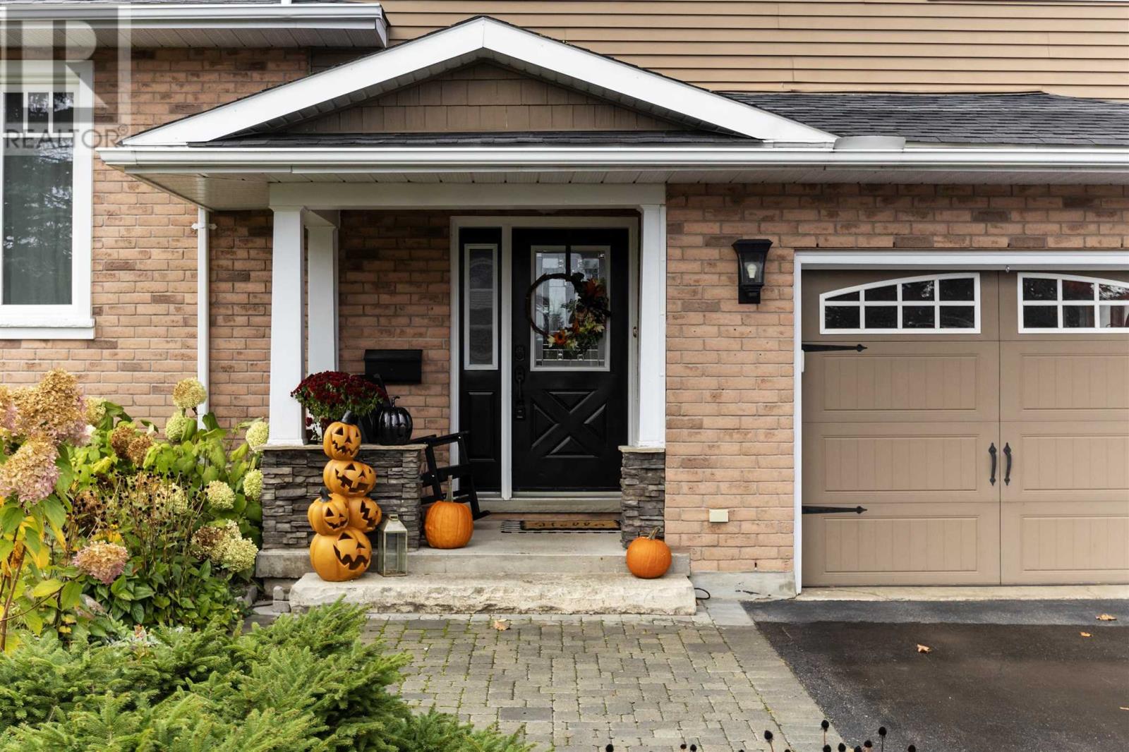 87 Parkshore Dr, Sault Ste. Marie, Ontario  P6A 6B1 - Photo 3 - SM253072