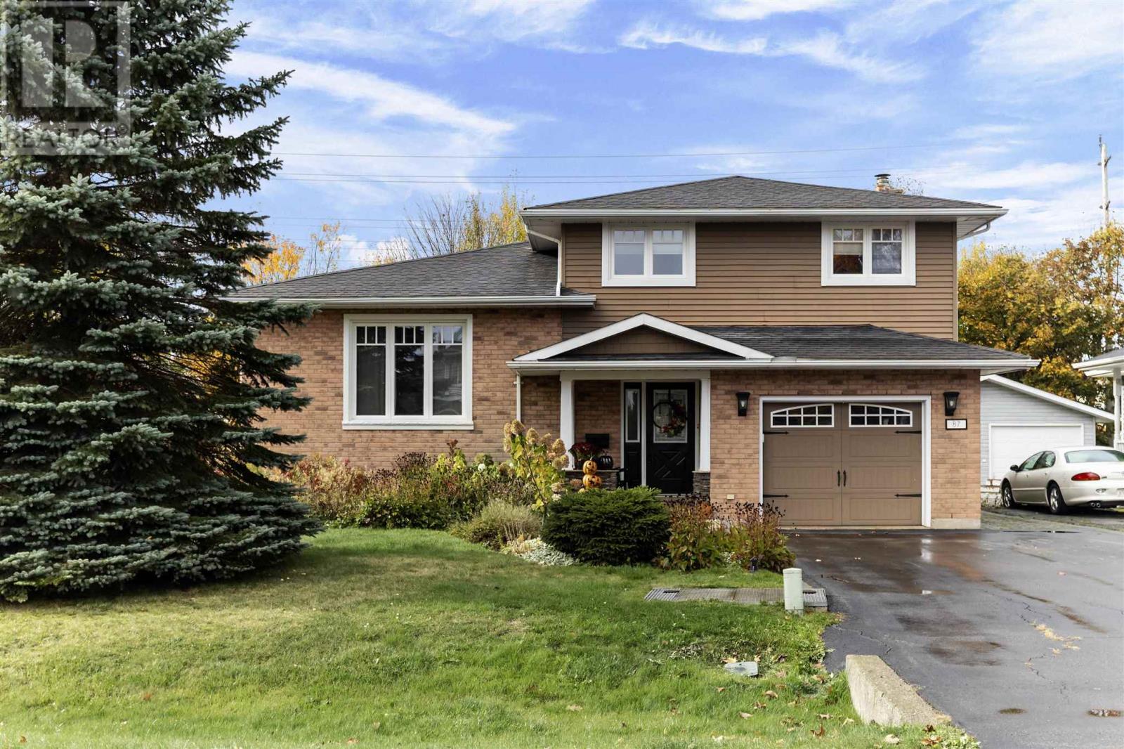 87 Parkshore Dr, Sault Ste. Marie, Ontario  P6A 6B1 - Photo 2 - SM253072