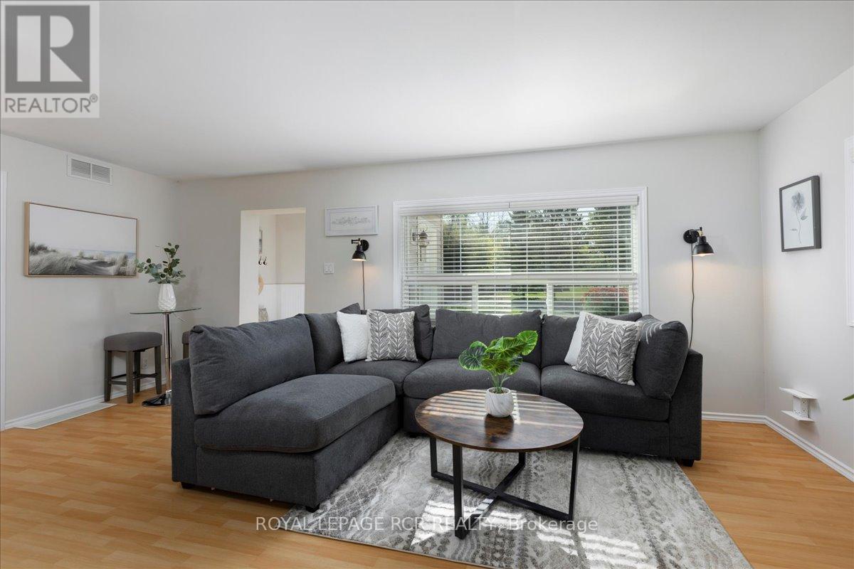 10 Cottage Grove, Georgina, Ontario  L4P 3E9 - Photo 10 - N12480047