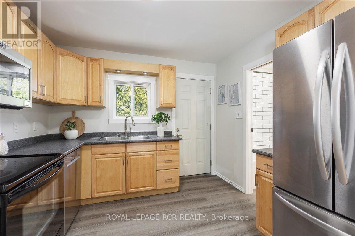 10 Cottage Grove, Georgina, Ontario  L4P 3E9 - Photo 13 - N12480047
