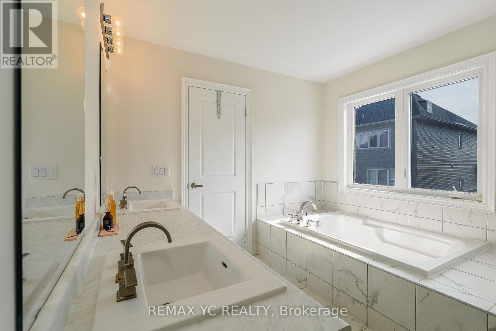17 Hitching Post Lane, Georgina, Ontario  L4P 0H9 - Photo 34 - N12480049
