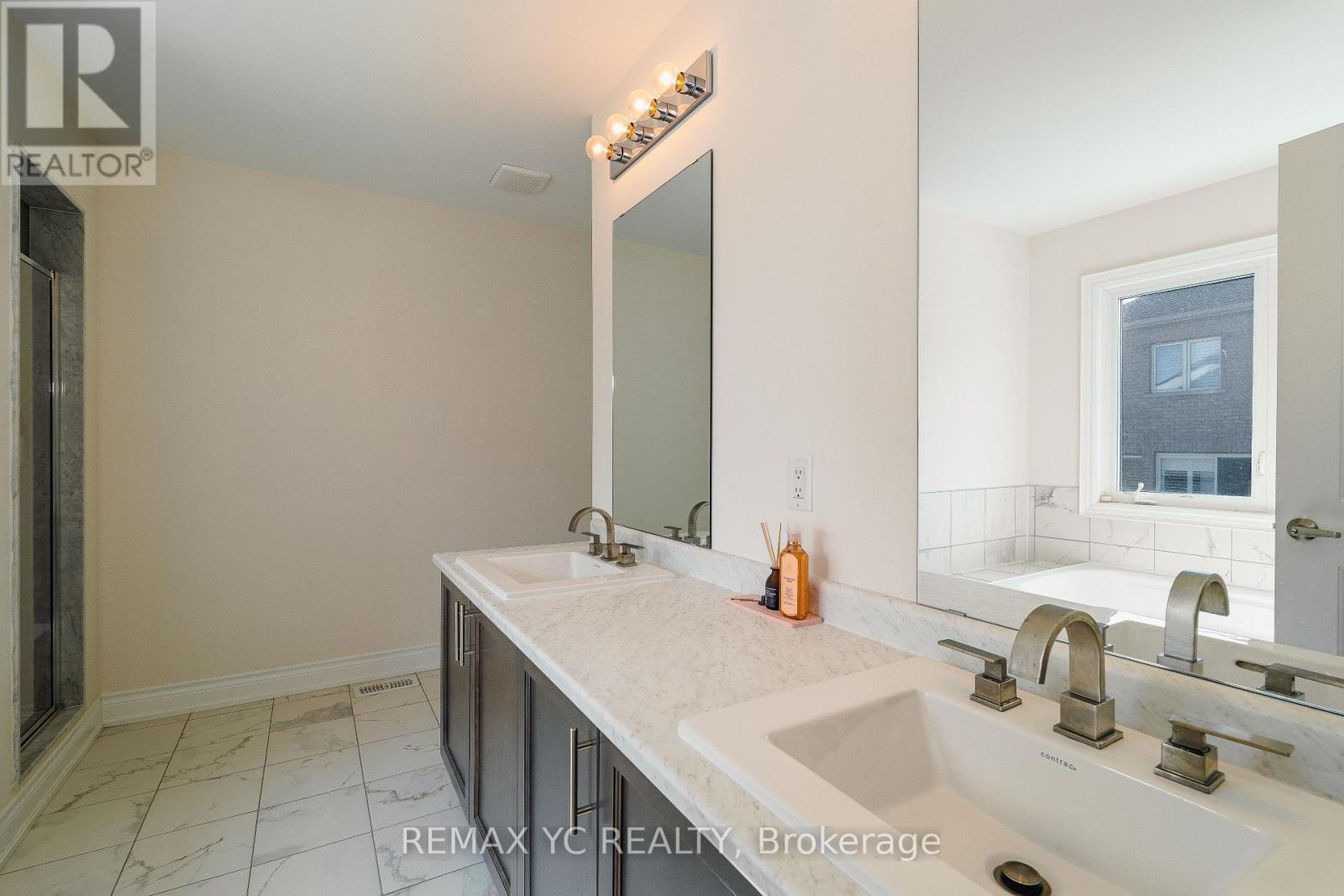17 Hitching Post Lane, Georgina, Ontario  L4P 0H9 - Photo 35 - N12480049