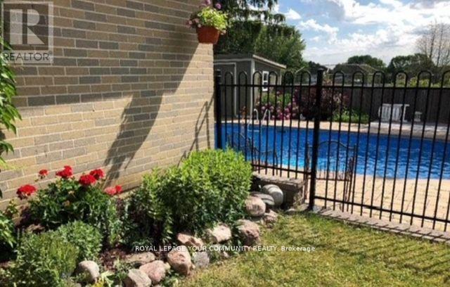 93 Hill Drive, Aurora, Ontario  L4G 3A9 - Photo 3 - N12480052