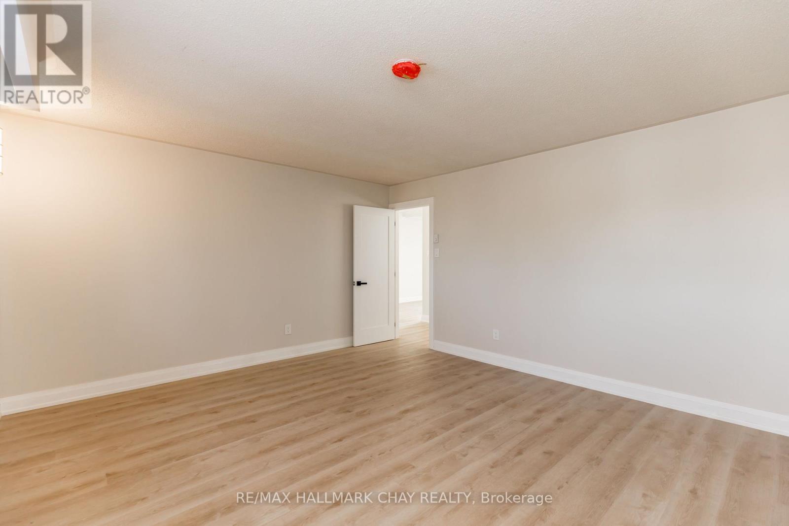 Upper - 3993 Stouffville Road, Whitchurch-Stouffville, Ontario  L4A 3X1 - Photo 18 - N12480084