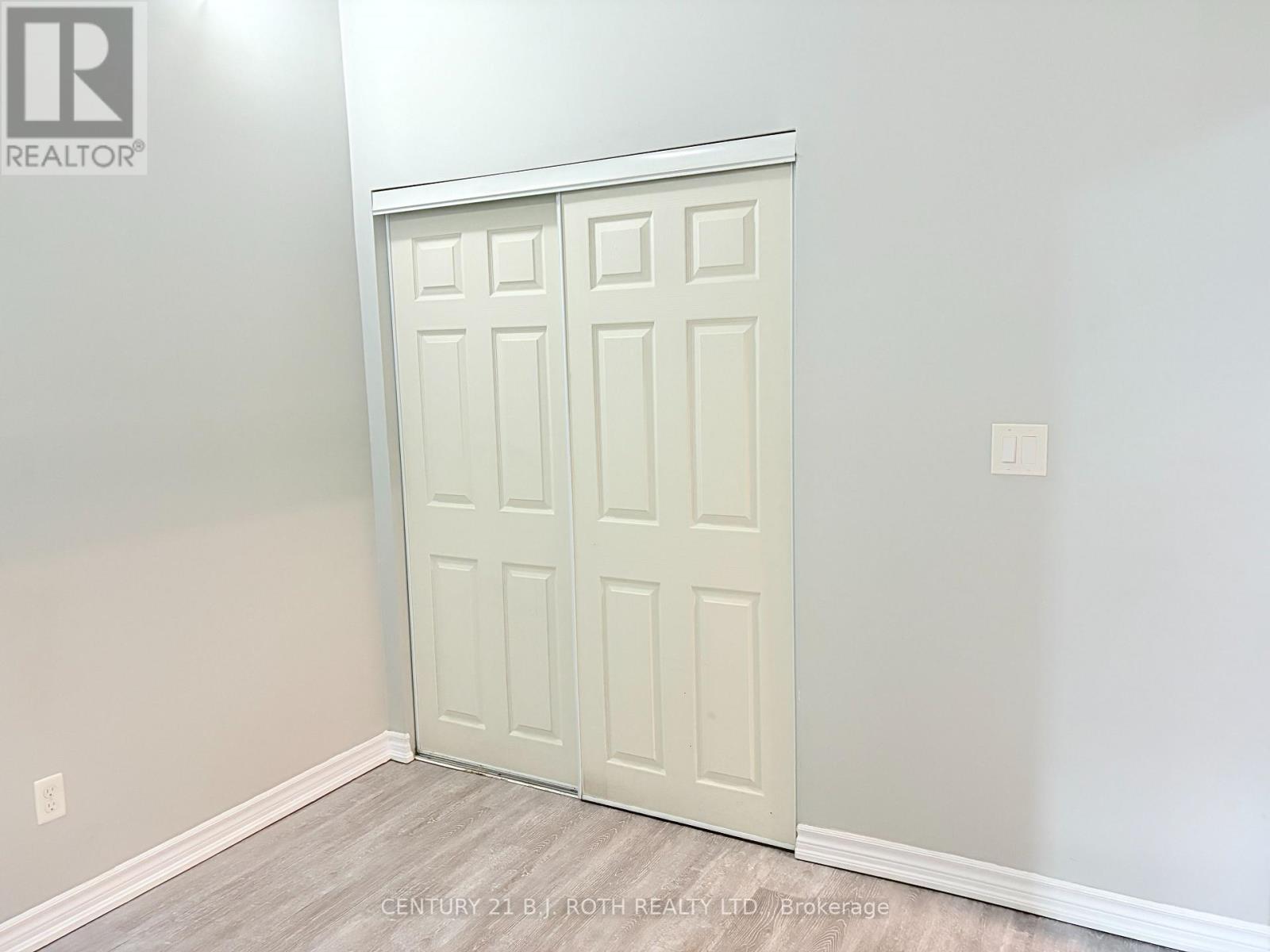 104 - 19 Dunlop Street W, Barrie, Ontario  L4N 1A1 - Photo 11 - S12480032