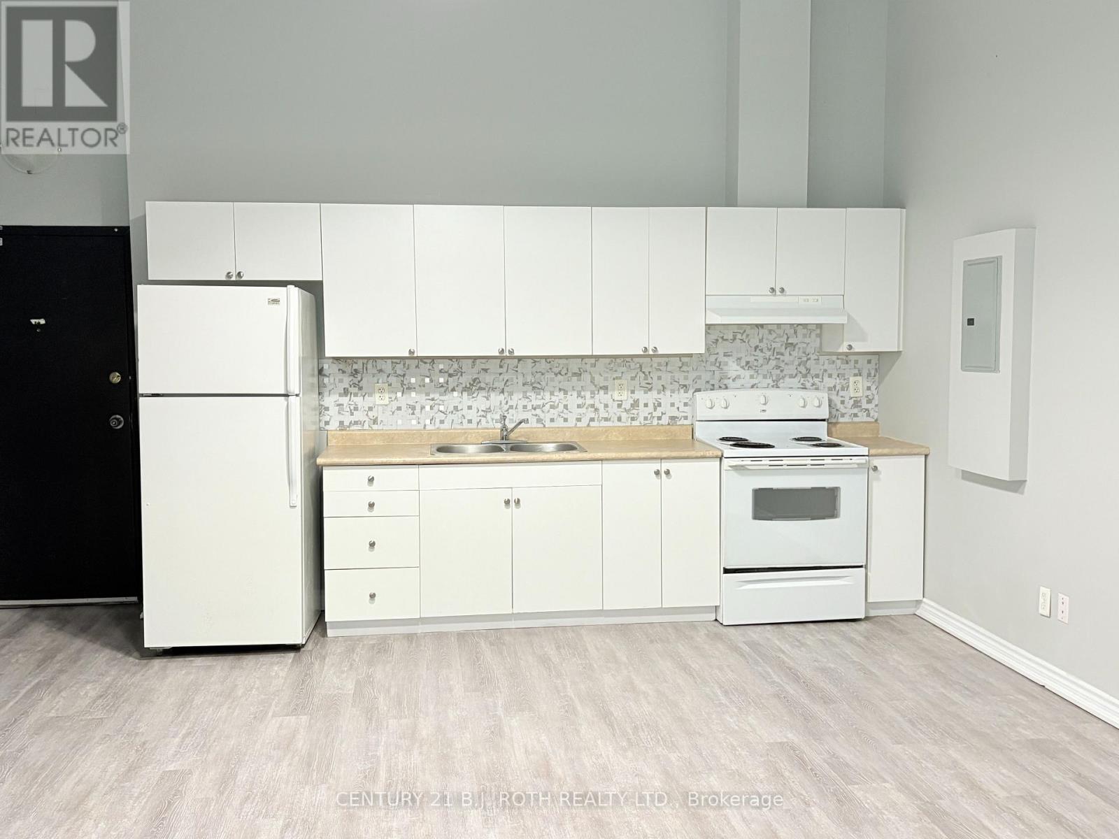 104 - 19 Dunlop Street W, Barrie, Ontario  L4N 1A1 - Photo 4 - S12480032