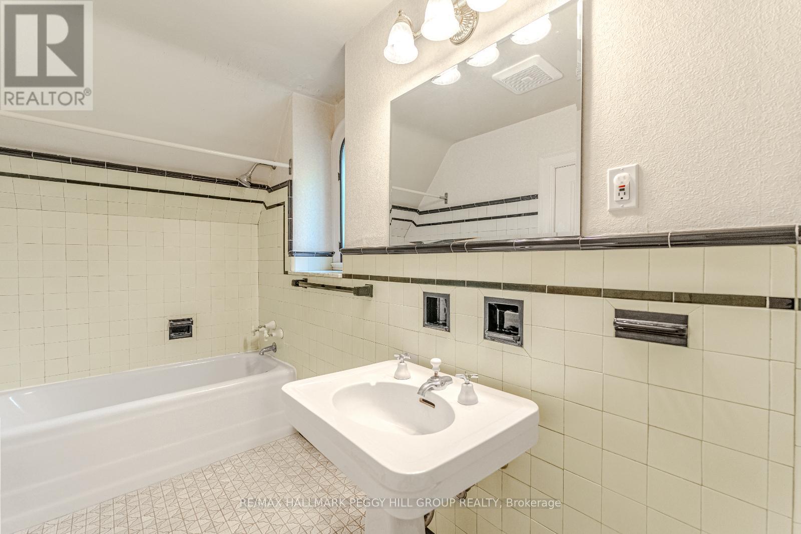 60 High Street, Barrie (Queen's Park), Ontario  L4N 1W4 - Photo 14 - S12480071