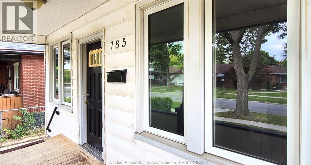 785 Partington, Windsor, Ontario  N9B 2N6 - Photo 2 - 25027056