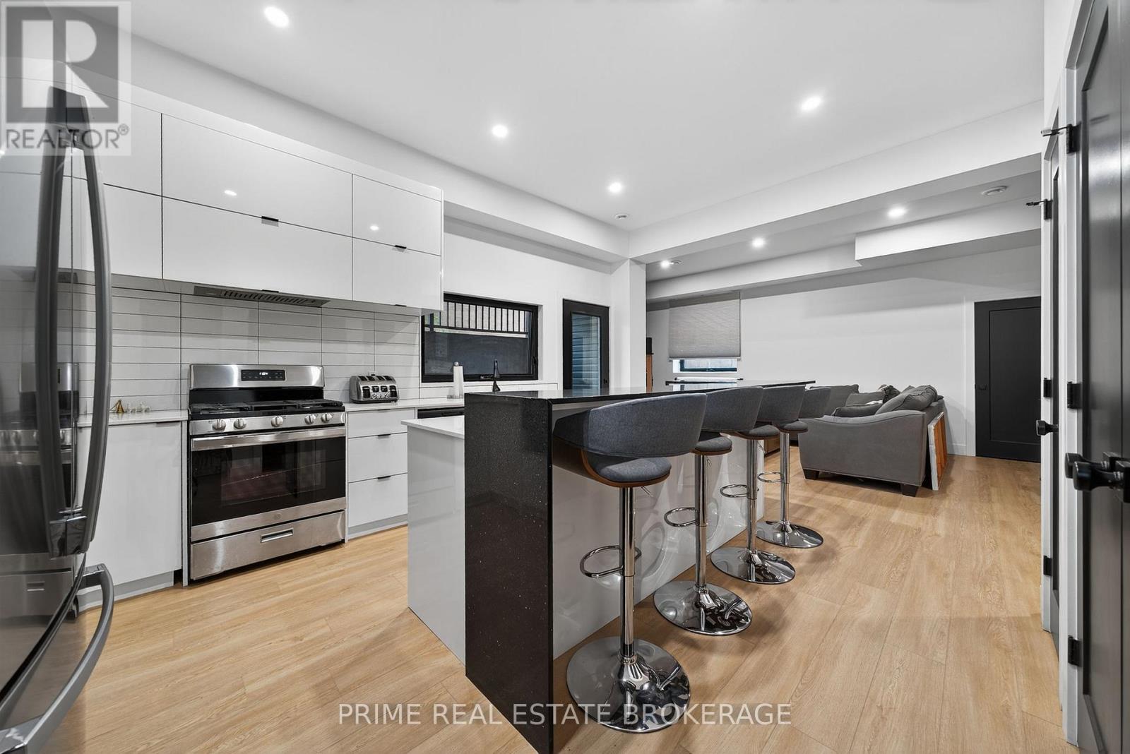 3 - 417 Baseline Road E, London South (South G), Ontario  N6C 2P5 - Photo 4 - X12308229