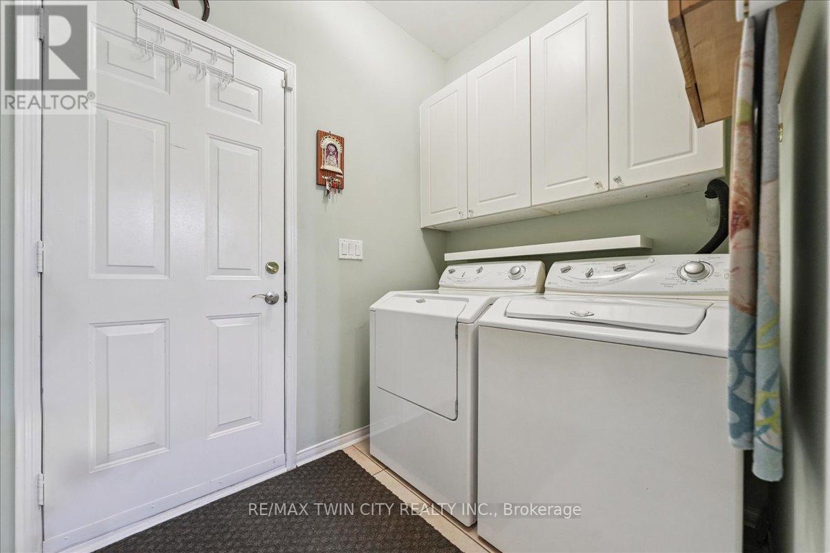 52 Mistycreek Crescent, Brampton, Ontario  L7A 3E8 - Photo 12 - W12480034