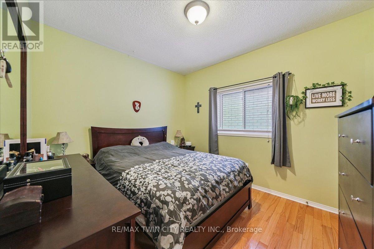 52 Mistycreek Crescent, Brampton, Ontario  L7A 3E8 - Photo 13 - W12480034