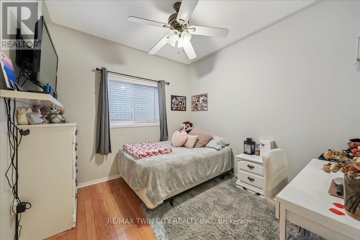 52 Mistycreek Crescent, Brampton, Ontario  L7A 3E8 - Photo 15 - W12480034
