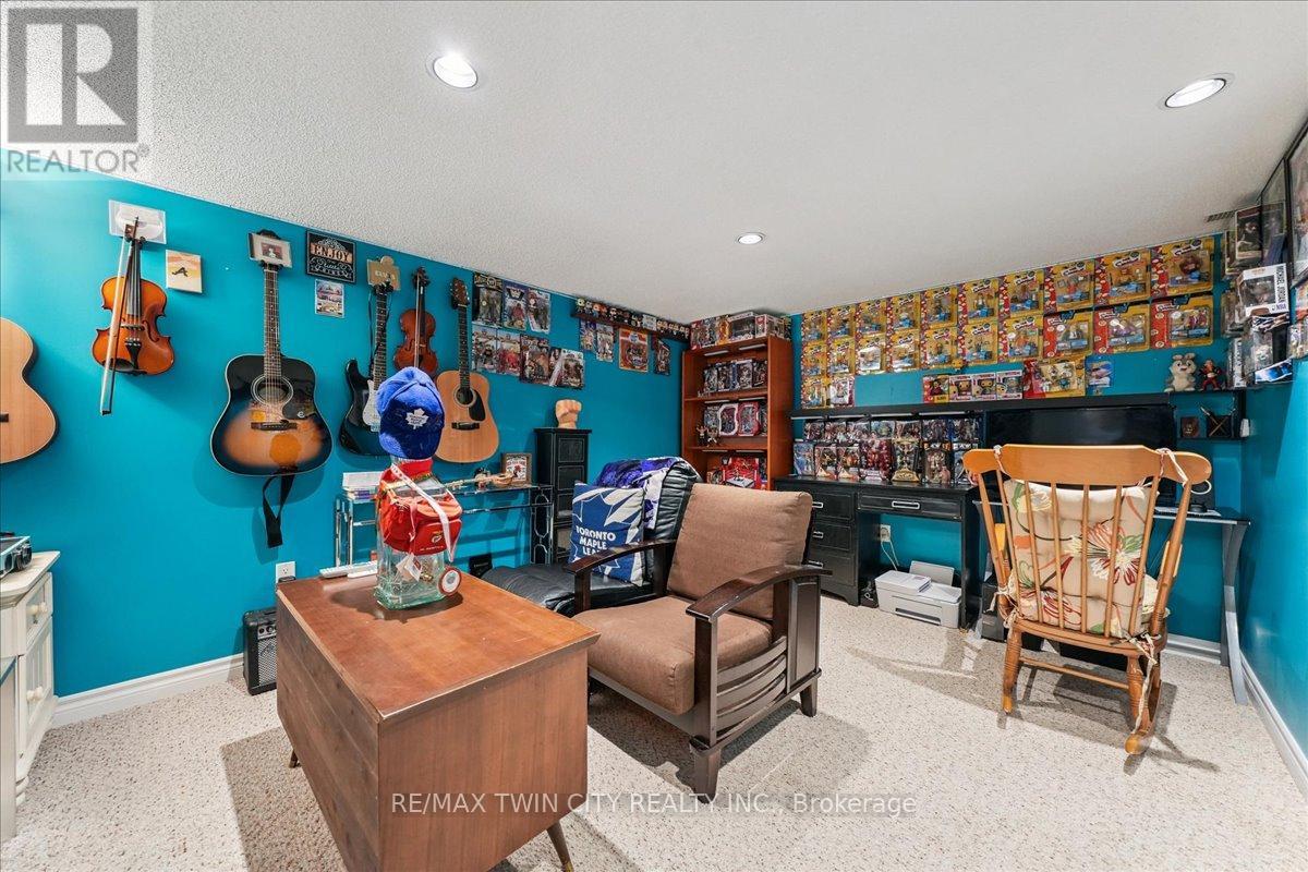 52 Mistycreek Crescent, Brampton, Ontario  L7A 3E8 - Photo 33 - W12480034