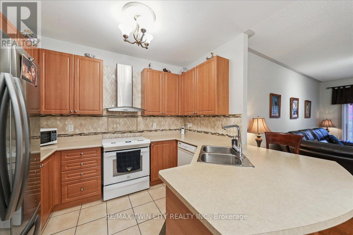 52 Mistycreek Crescent, Brampton, Ontario  L7A 3E8 - Photo 6 - W12480034