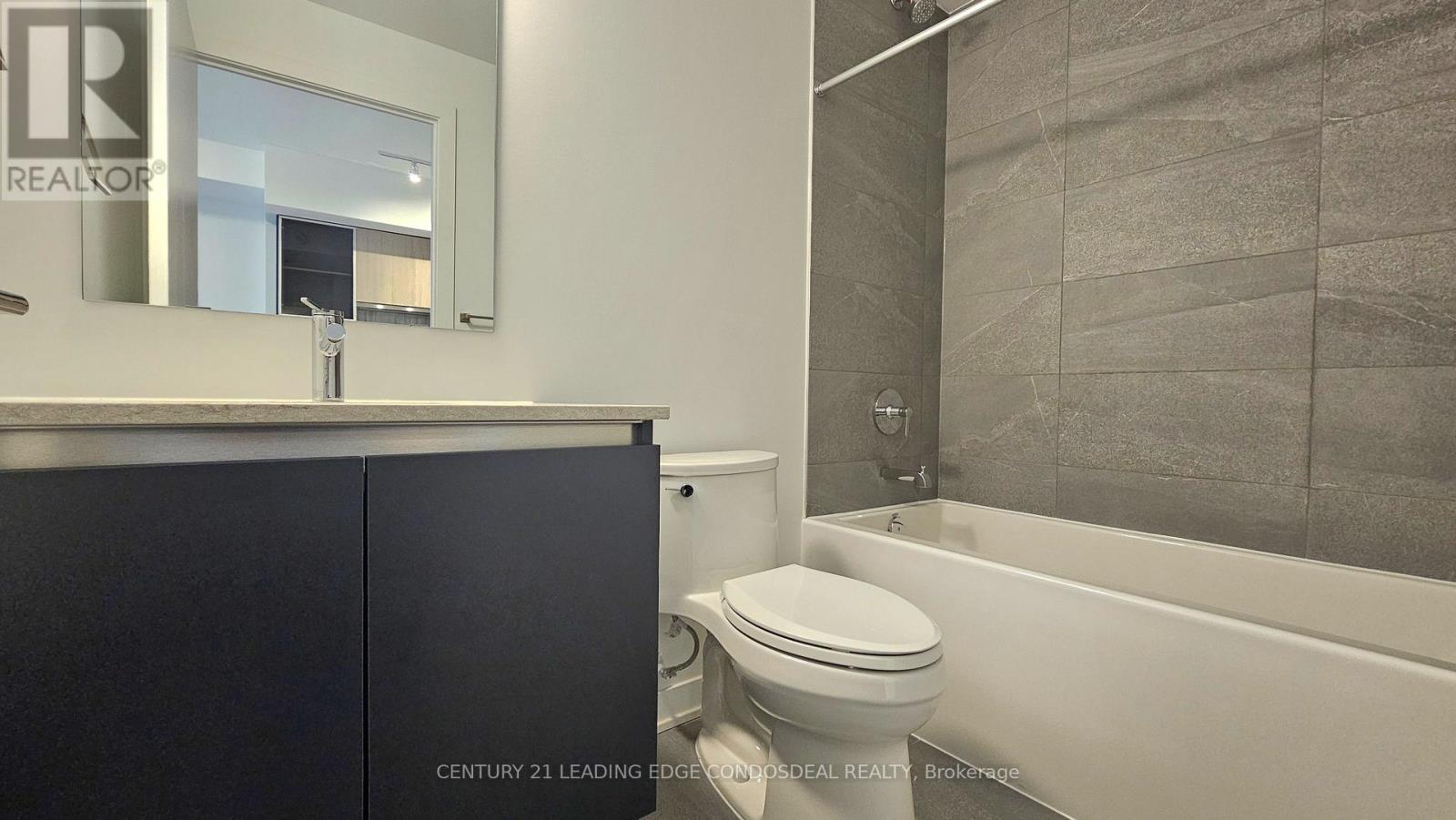 524 - 395 Dundas Street W, Oakville, Ontario  L6M 5R8 - Photo 4 - W12480035