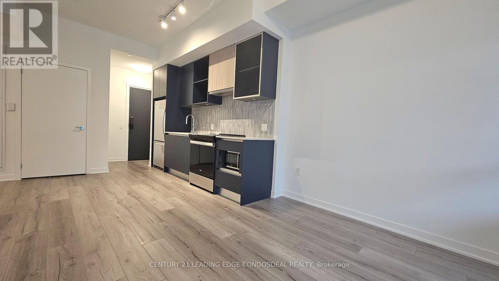 524 - 395 Dundas Street W, Oakville, Ontario  L6M 5R8 - Photo 5 - W12480035
