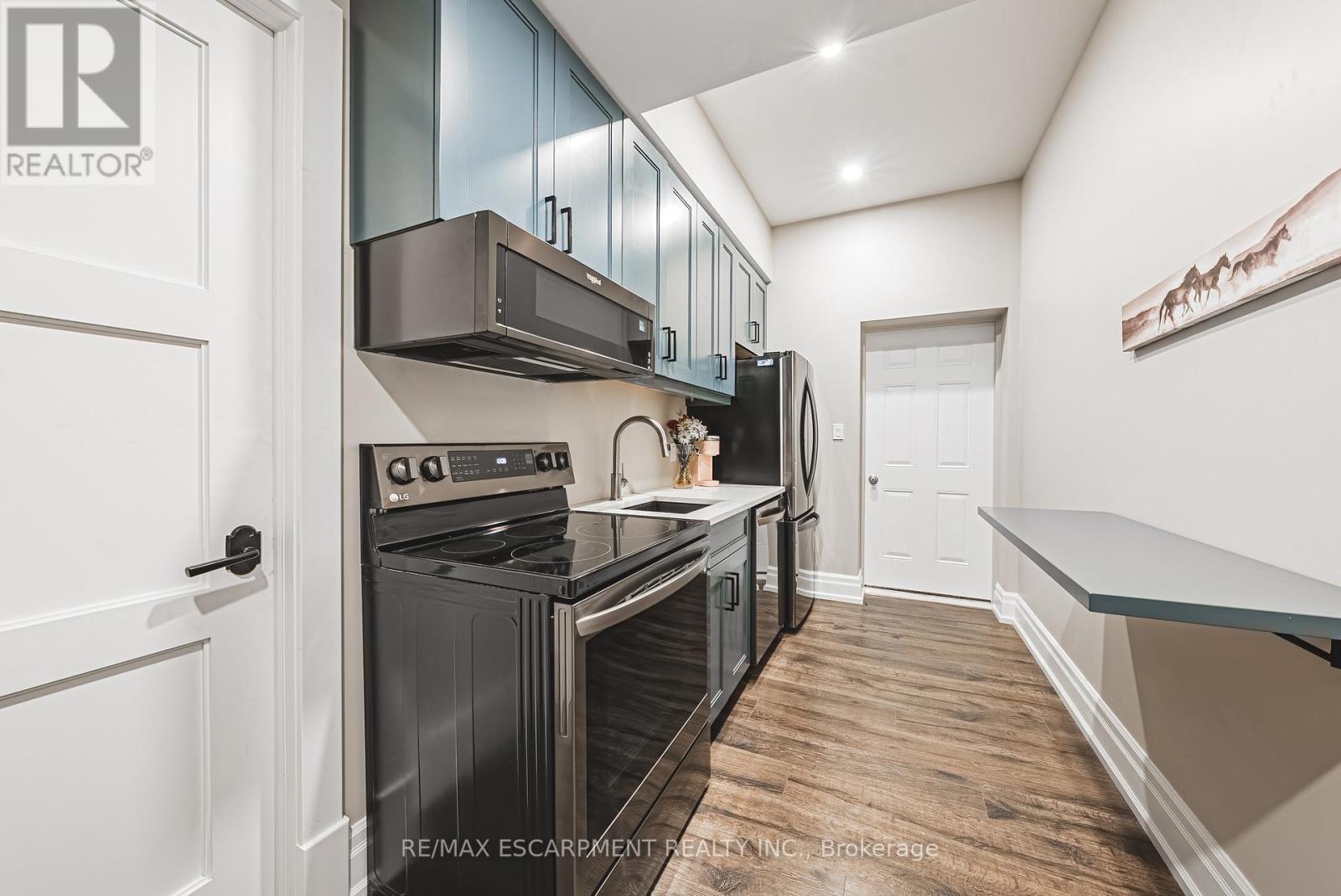 597 Old York Road, Burlington, Ontario  L7P 4Y6 - Photo 33 - W12480040